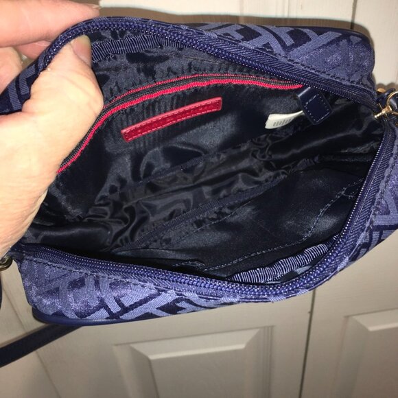 Tommy Hilfiger Jaquard Crossbody Navy Purse NWOT - Picture 7 of 9